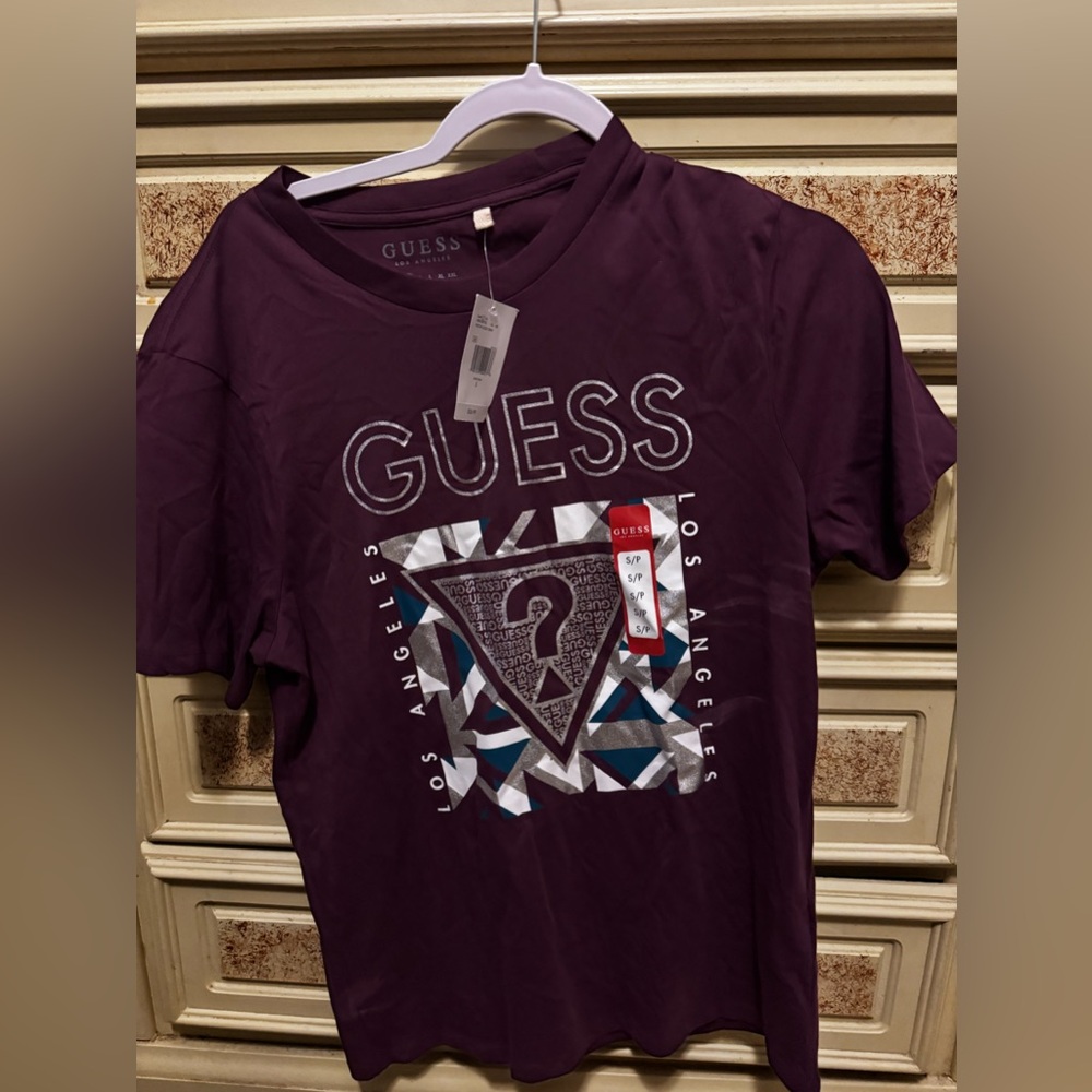 GUESS - Picture 2 of 3